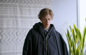 Bill Skarsgård será el protagonista de PHYSINT, lo nuevo de Hideo Kojima